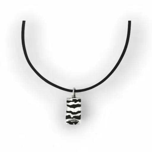 [1.9DI5-3] DIJE DE CUADRO FELINO CON RAYAS VERTICALES